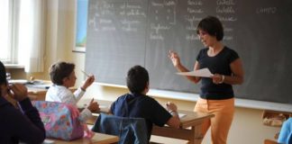 Raccolta firme per reintrodurre l’educazione civica a scuola
