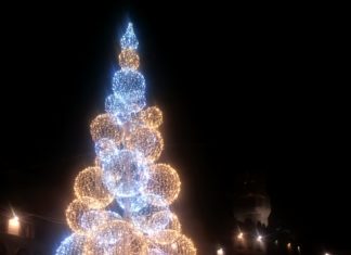L’ottimismo contagia una Vercelli luminosa: il Natale è qui