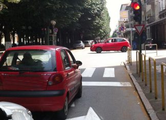 DIVERGENZE 105 – Semafori intelligenti o mangiasoldi da abolire?