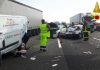 Incidente sull’A4, un morto e sei feriti. Traffico in tilt