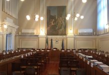 Voltiamo Pagina insiste: i consigli sul bilancio si tengano al Teatro Civico e non in remoto