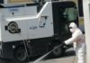 Continua la sanificazione della città: attenzione particolare ai portici nei pressi delle Politiche sociali