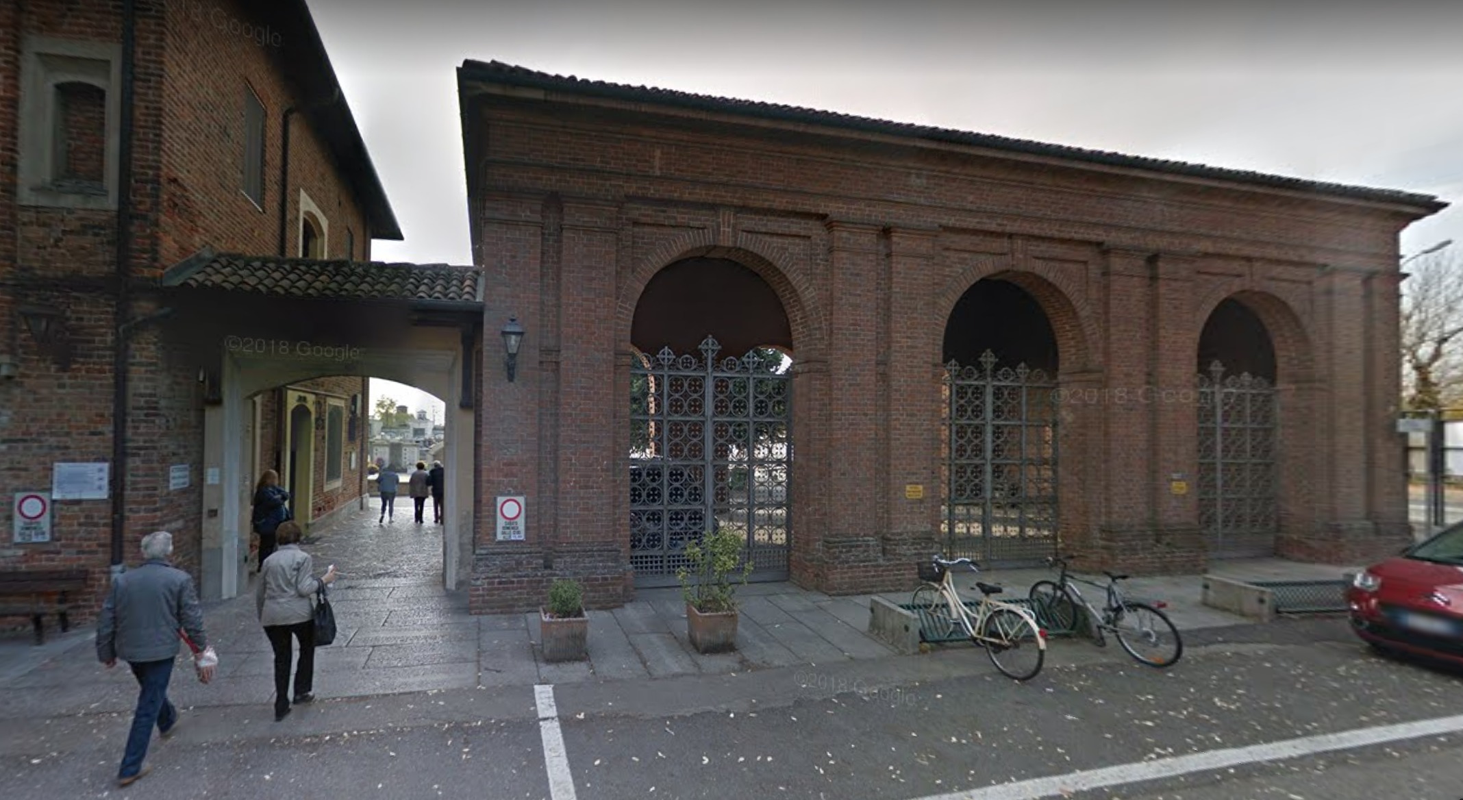 Ladri di bronzo in azione al cimitero di Billiemme: rubati fregi e addirittura busti dalle tombe