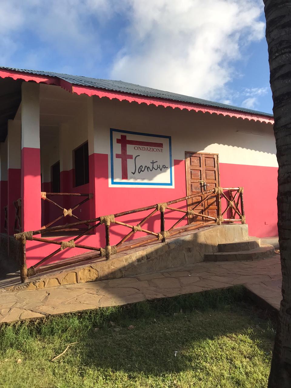 Olmo fantastico anche in Kenya: ricostruito a sue spese il dormitorio di un orfantrofio per 300 bambini