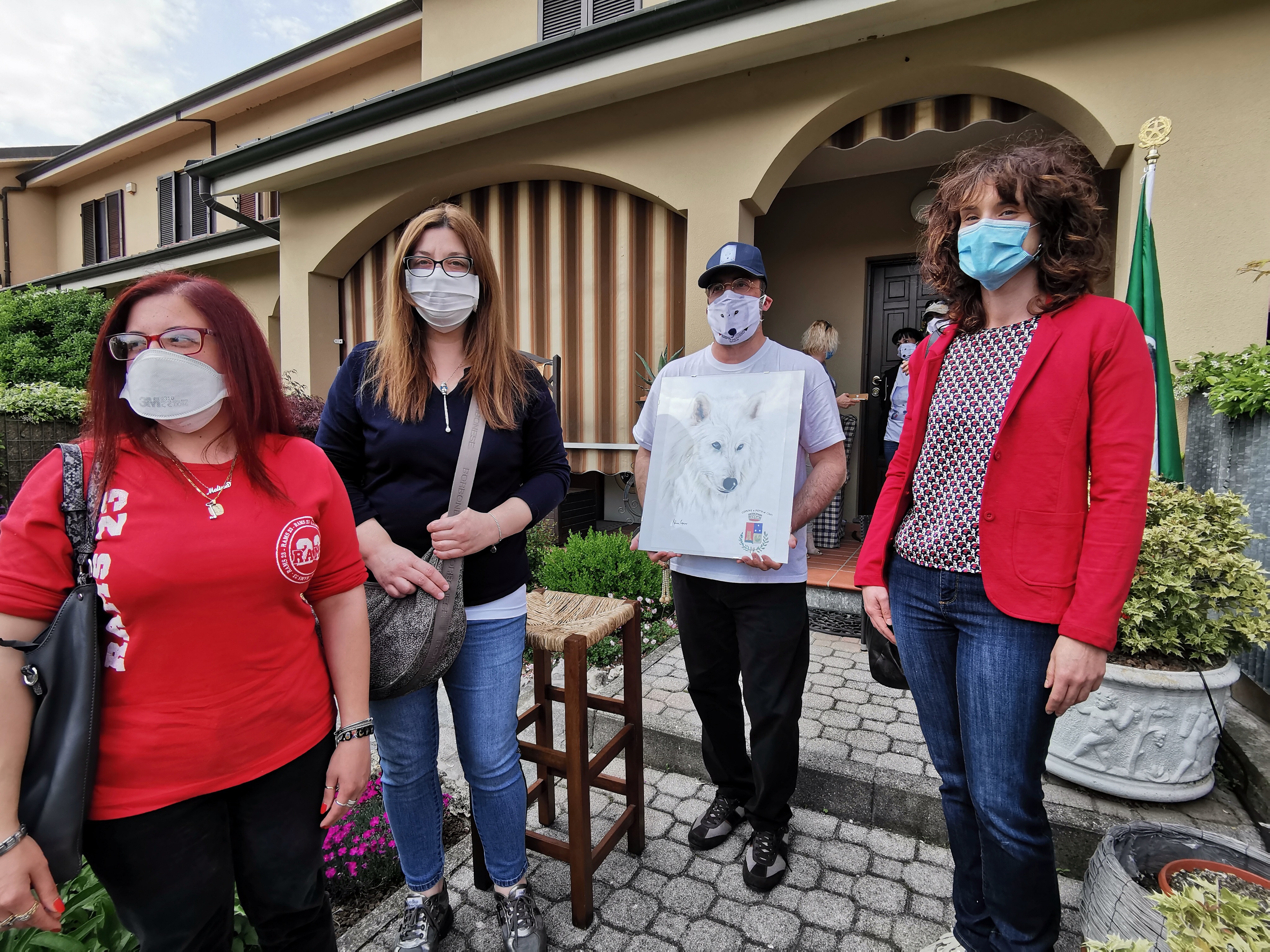 Domani il Pullman del Lupo Bianco distribuirà centinaia di pacchi alimentari