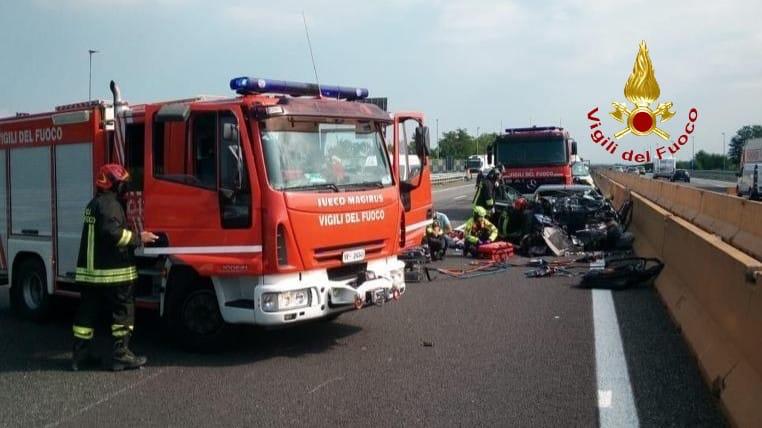 Grave schianto sull’A4, muore una donna il figlio 13enne grave al Cto – Foto e Video
