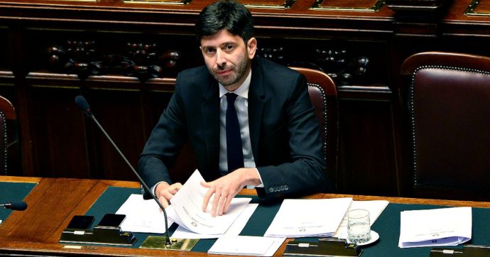 Da oggi obbligo di tampone per chi rientra dalla Francia