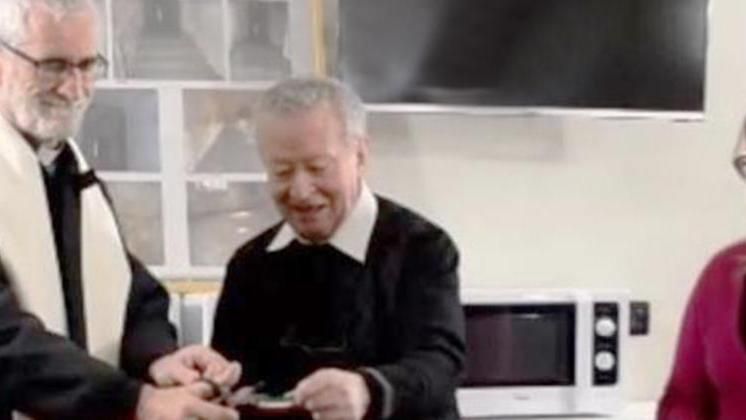 Addio a don Osvaldo Carlino, sacerdote amatissimo: aveva 83 anni