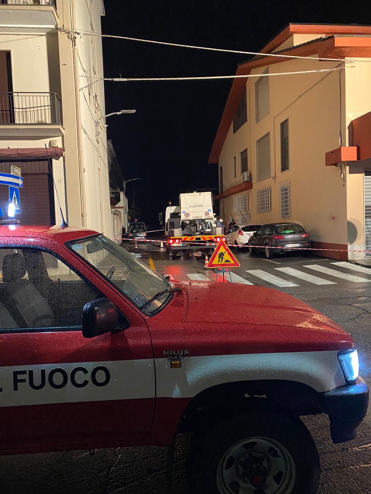Paura a Trino per un “corto” a un cavo elettrico con black out e principio d’incendio