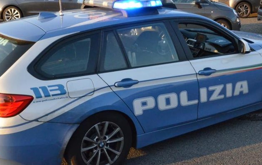 Corso Prestinari: un nigeriano dà in escandescenze e spaventa i passanti con un coltello da cucina, arrestato