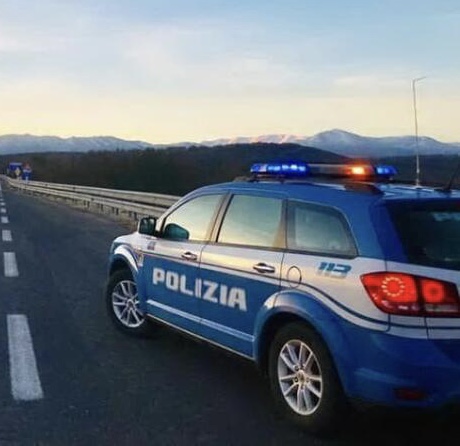 In zona arancione bevevano all’interno di una pescheria: multati titolare e clienti