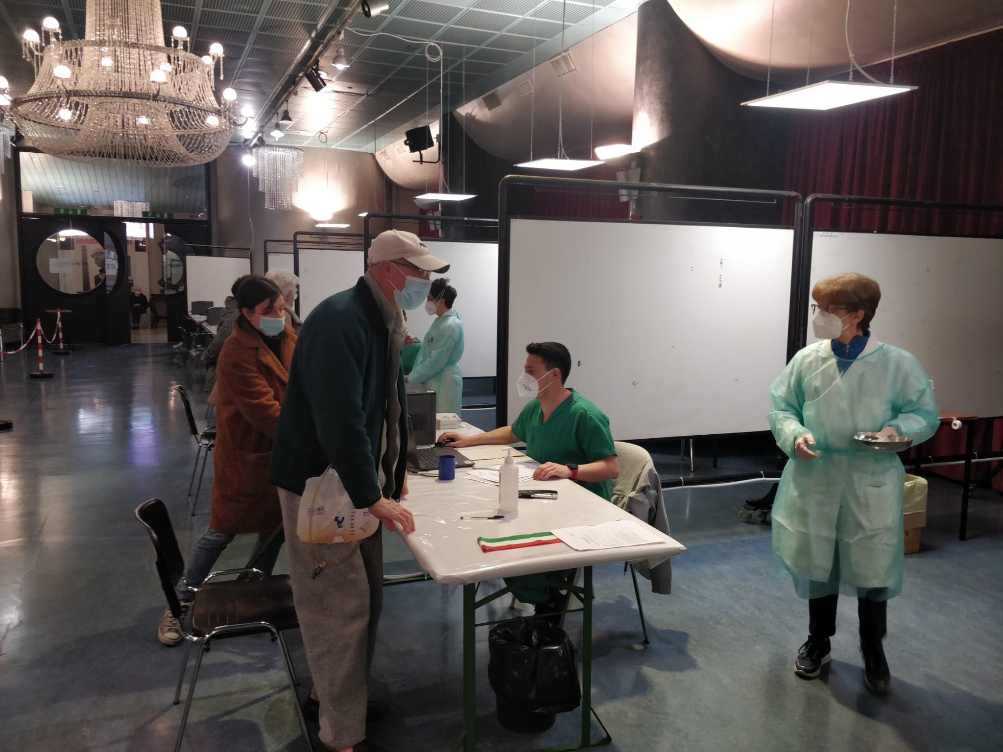 Inaugurato un nuovo punto vaccinale a Borgosesia. L’Asl di Vercelli proseguirà le immunizzazioni con Pfeizer e Moderna