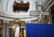 L’arcivescovo ha celebrato lo Scoprimento del Cristo con le parole di padre Enrico