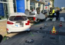 Incidente in via Manzone: una vettura si è ribaltata
