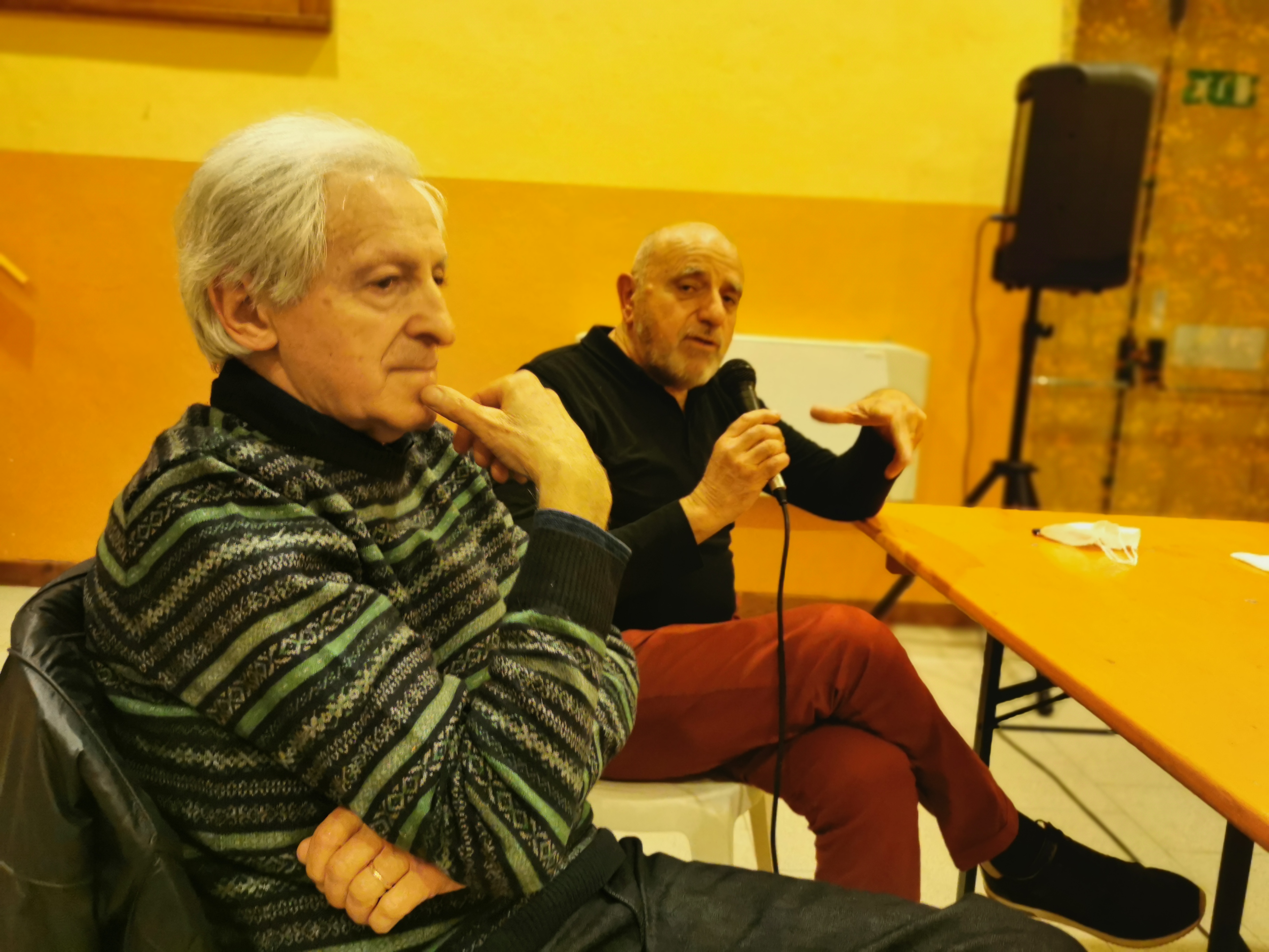 In beneficenza tutto il ricavato delle vendite di “Il paese sospeso”. Lo hanno deciso gli autori e l’editore