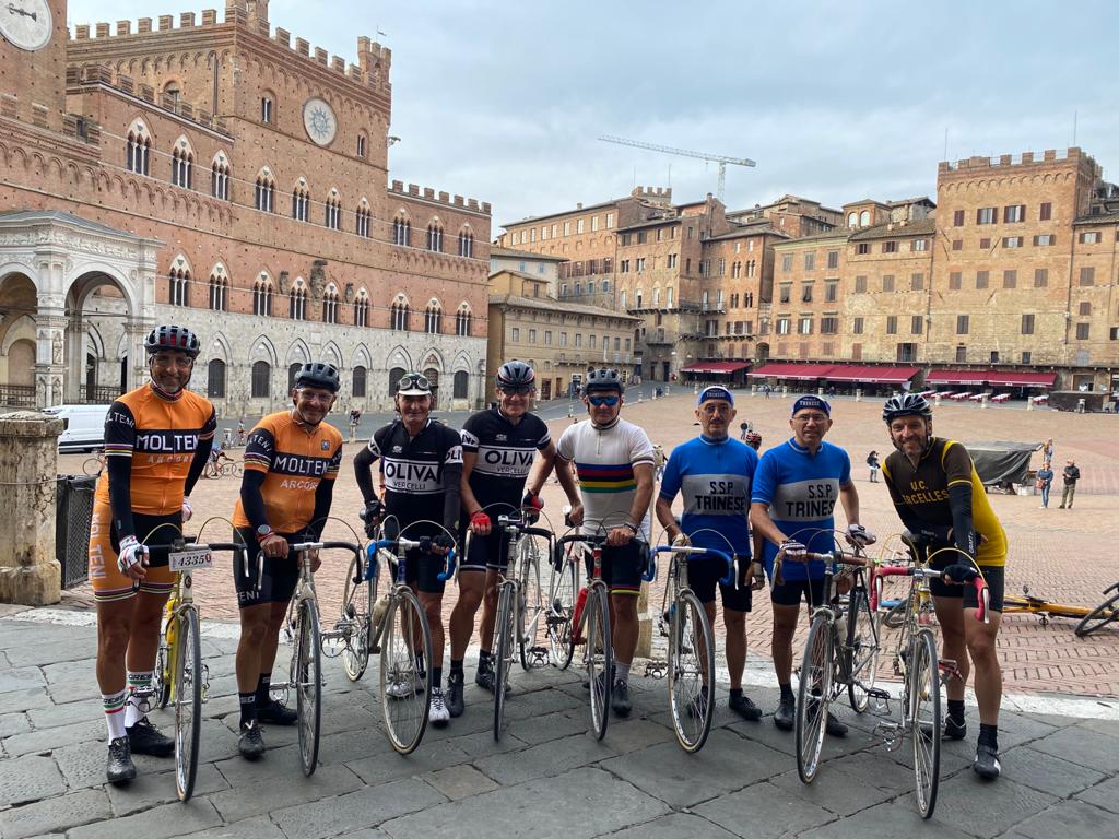 Polvere, storie e sorrisi per otto vercellesi all’Eroica di Gaiole in Chianti