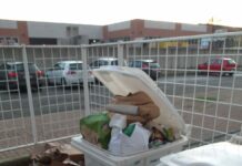Da due settimane niente raccolta della carta in via Fornace Sandri