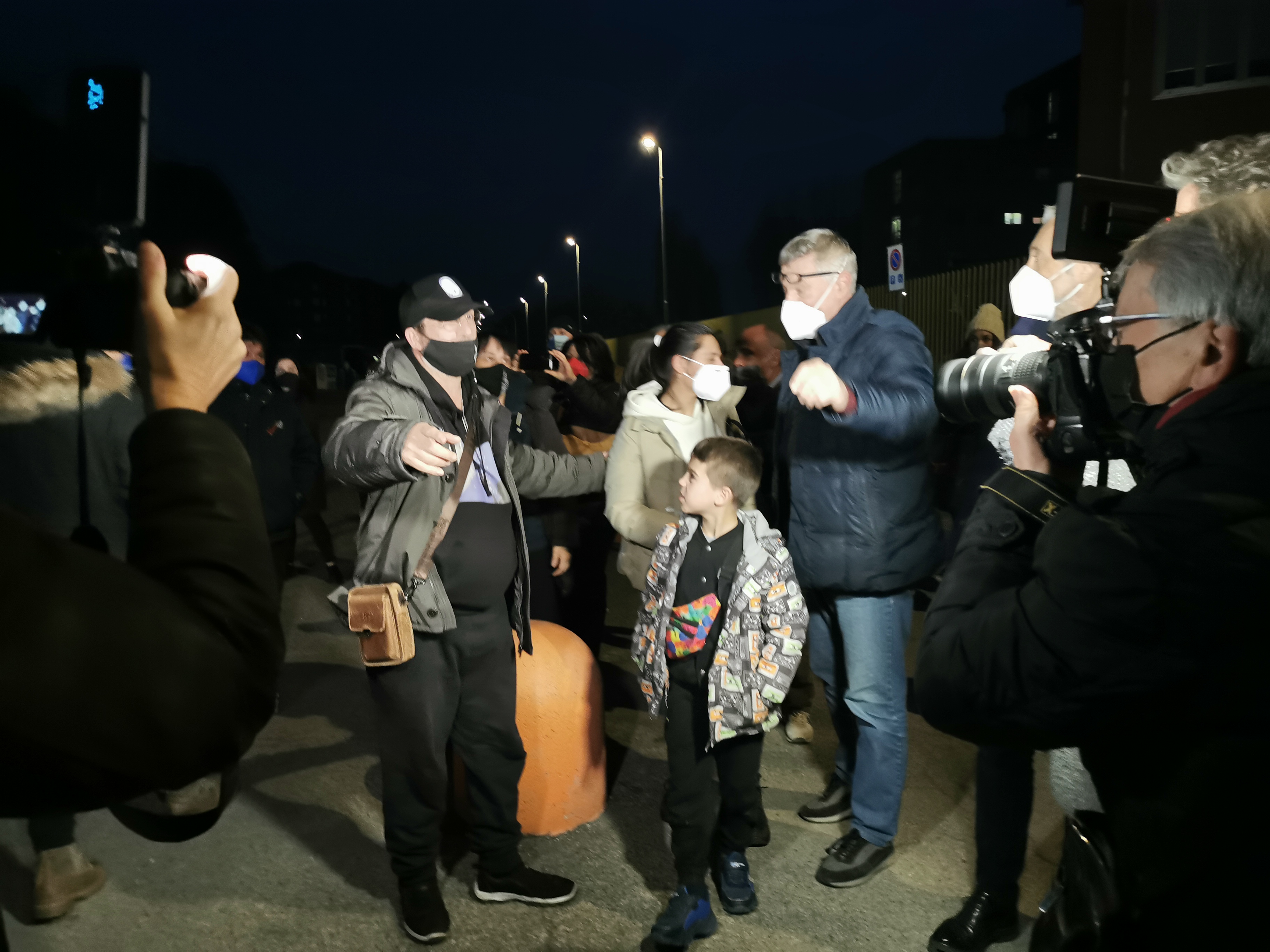 Alle 19 i 40 profughi dalla Ucraina sono arrivati alla Piastra del “Sant’Andrea” con il pullman di Olmo