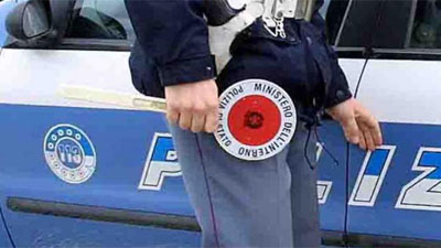 Rubano oggetti e generi alimentari per 900 euro nell’area commerciale: presi dalla polizia