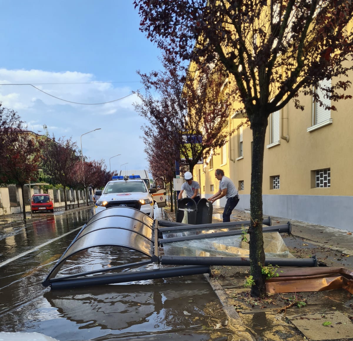 Trino devastata da una tromba d’aria. Il sindaco: “Un quarto d’ora di paura assoluta”