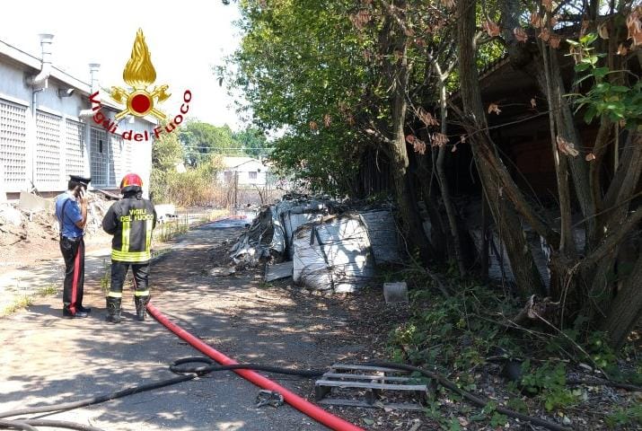 Rogo di masserizie alla ex Sila di Cigliano, il Sindaco Marchetti: “Tenete chiuse le finestre nell’area limitrofa”