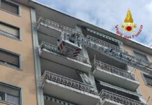 Cade in casa, arrivano i Vigili del Fuoco per il soccorso